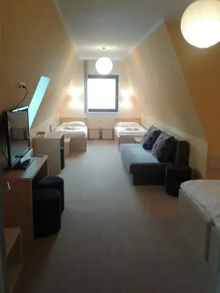 Üç Kişilik Oda