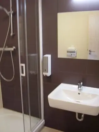 Üç Kişilik Oda