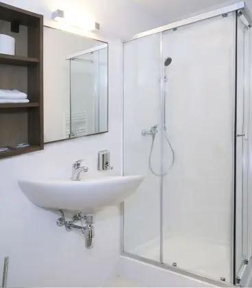 Business Tek Büyük Yataklı Oda