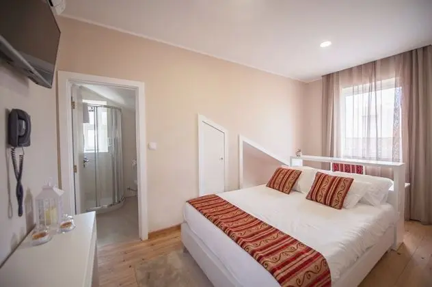 Deluxe Tek Büyük Yataklı Oda (With Extra Bed)