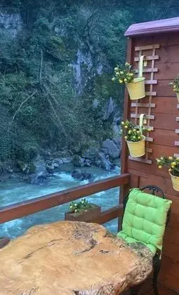 Superior Oda Türk Hamamlı, Nehir Manzaralı, Şömineli ve Jakuzili