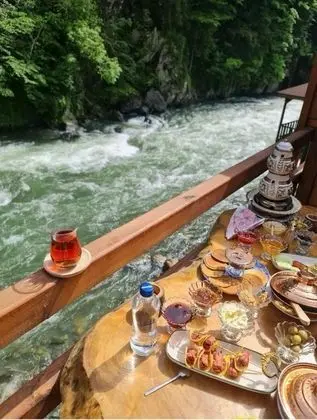 Superior Oda Türk Hamamlı, Nehir Manzaralı, Şömineli ve Jakuzili