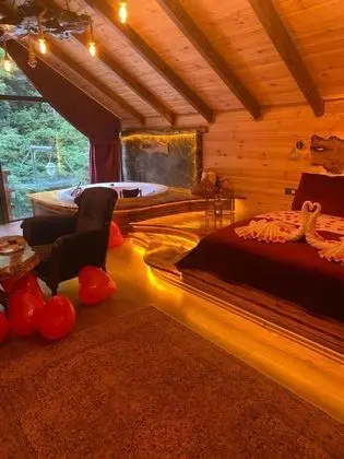 Türk Hamamlı Suite, Nehir Manzaralı, Şömineli ve Jakuzili