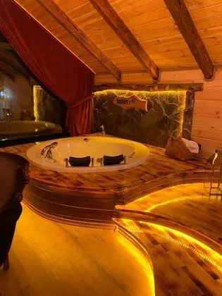 Türk Hamamlı Suite, Nehir Manzaralı, Şömineli ve Jakuzili