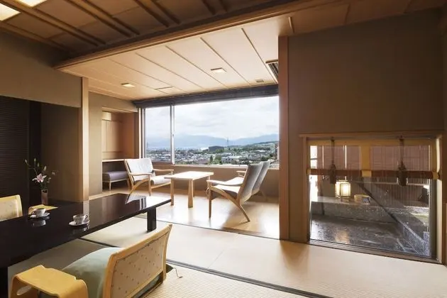 Traditional Süit (with private outdoor bath)