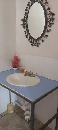 Oda, 1 Büyük (Queen) Boy Yatak, Ortak Banyo, Zemin Kat