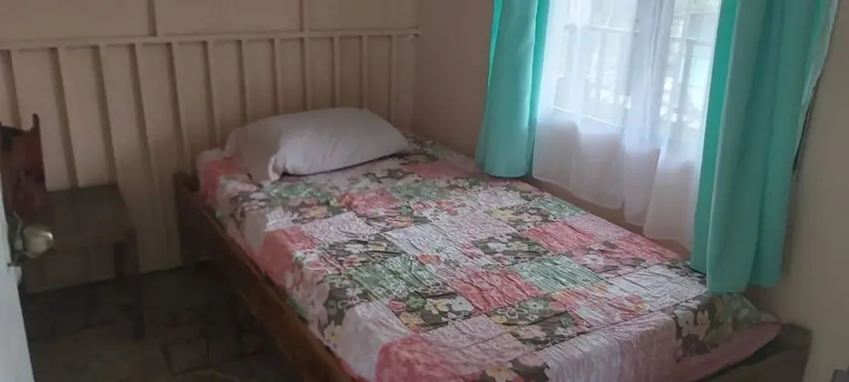 Oda, 1 Tek Kişilik Yatak, Ortak Banyo