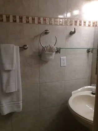 Basic Tek Kişilik Oda, 2 Büyük (Queen) Boy Yatak