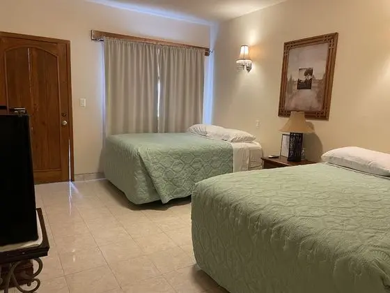 Basic Tek Kişilik Oda, 2 Büyük (Queen) Boy Yatak