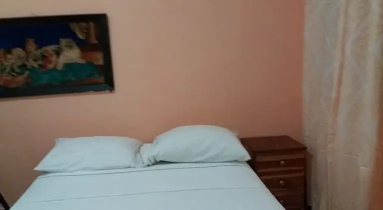 Tek Büyük Yataklı Oda, 2 Çift Kişilik Yatak