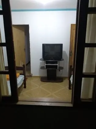 Üç Kişilik Oda, Sigara İçilmez