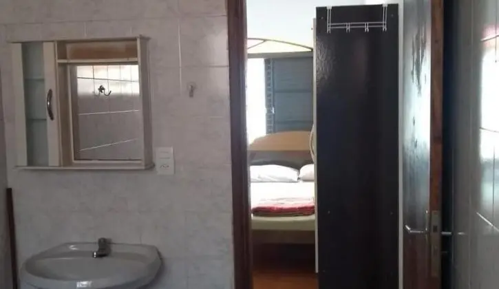 Üç Kişilik Oda, Sigara İçilmez