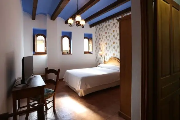 Büyük Yataklı Tek Kişilik Oda