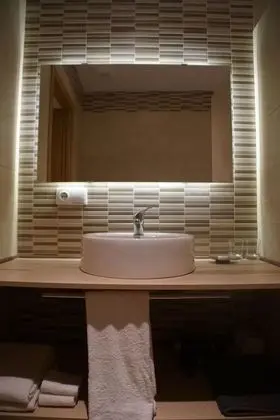 Junior Süit, Teras (El Tejar)