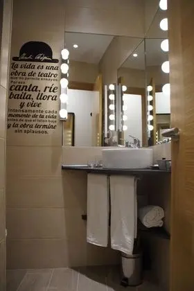 Tek Büyük Yataklı Oda (Charlot)