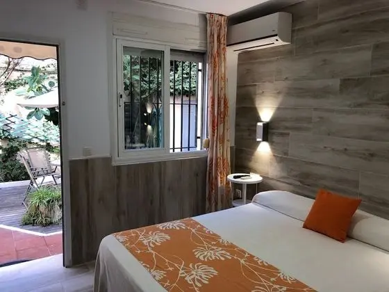 Tek Büyük veya İki Ayrı Yataklı Oda (G)