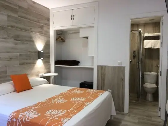 Tek Büyük veya İki Ayrı Yataklı Oda (G)