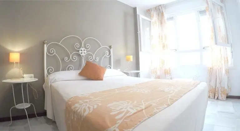 Tek Büyük veya İki Ayrı Yataklı Oda (V)