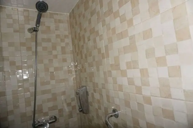 Tek Büyük veya İki Ayrı Yataklı Oda (V)