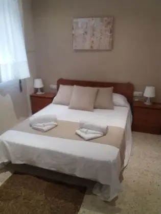 Tek Büyük veya İki Ayrı Yataklı Oda, Ortak Banyo