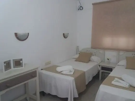 Tek Büyük veya İki Ayrı Yataklı Oda, Ortak Banyo