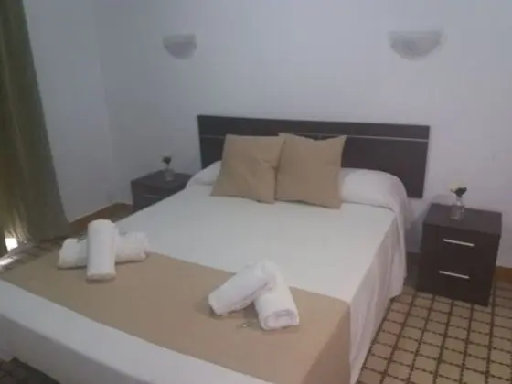 Tek Büyük veya İki Ayrı Yataklı Oda, Ortak Banyo