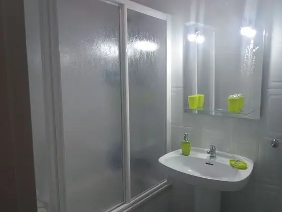 Üç Kişilik Oda, Ortak Banyo