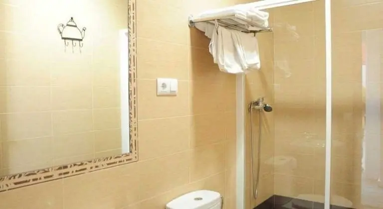 Üç Kişilik Oda, Özel Banyo