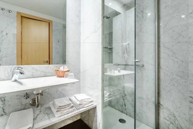 Tek Büyük Yataklı Oda (with extra bed: 3 adults)