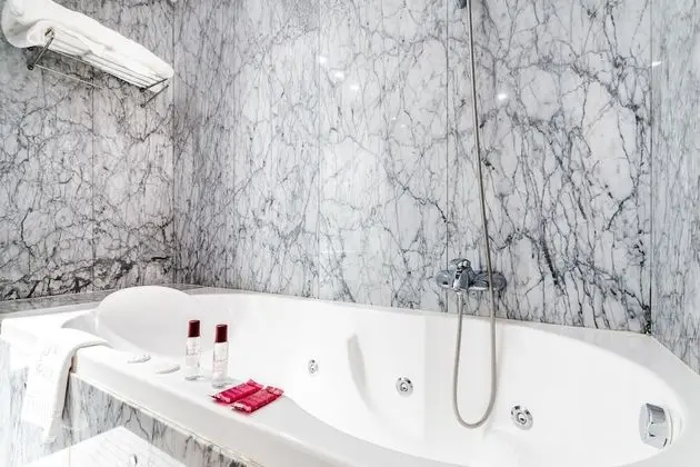 Tek Büyük Yataklı Oda, Sıcak Su Küveti (king sized-bed)