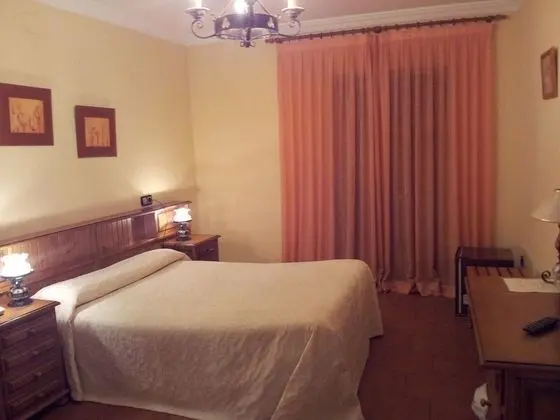 Büyük Yataklı Tek Kişilik Oda