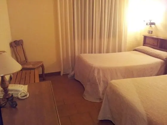 Büyük Yataklı Tek Kişilik Oda