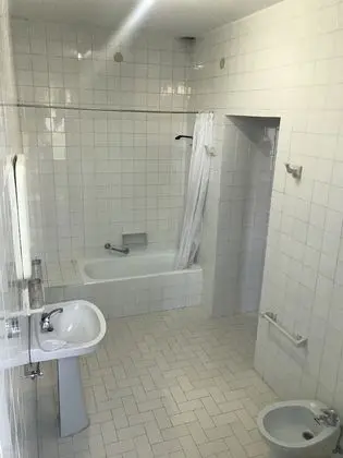 Tek Kişilik Oda, Ortak Banyo