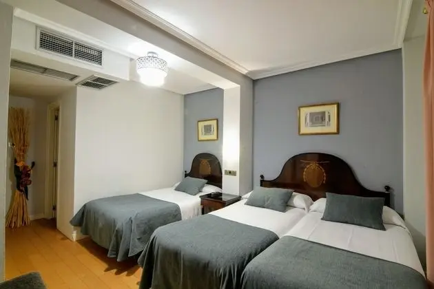 Üç Kişilik Oda