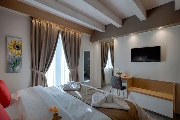 Büyük Yataklı Tek Kişilik Oda