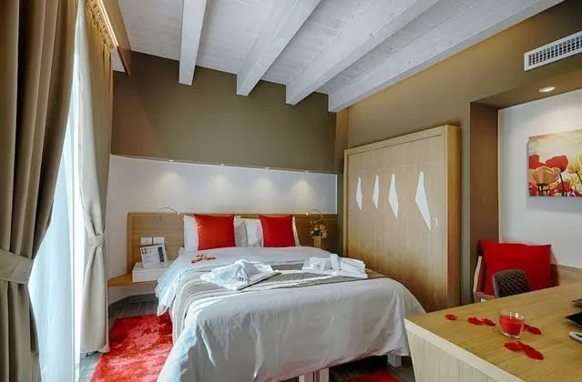 Tek Büyük veya İki Ayrı Yataklı Oda