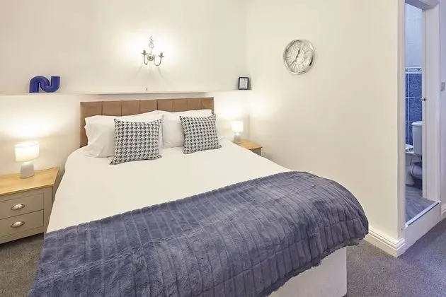 Ev