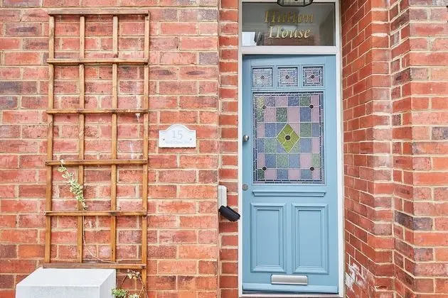 Ev