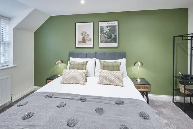 Ev