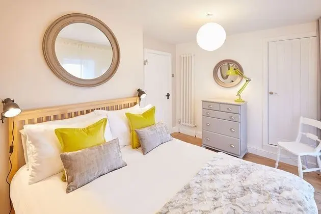 Ev