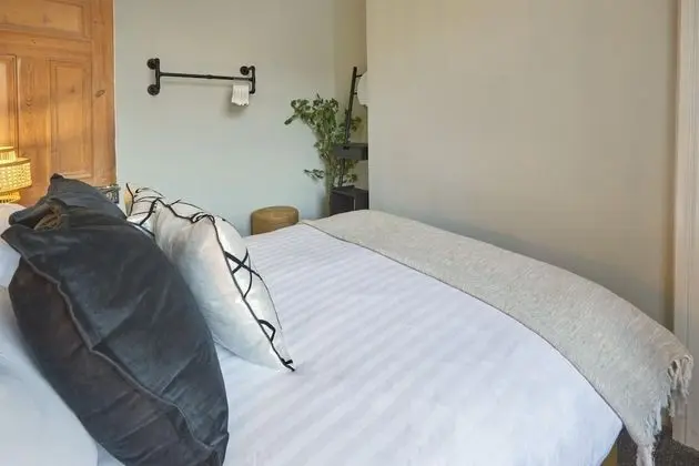 Ev