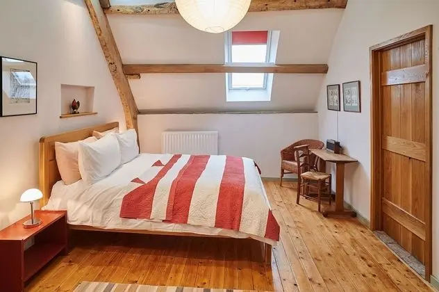 Ev