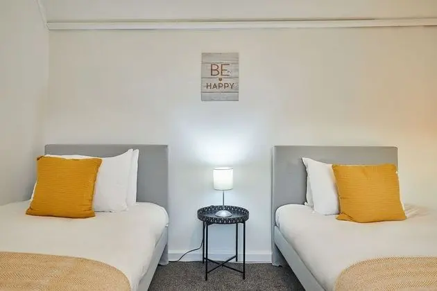 Ev
