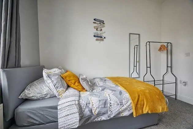 Ev