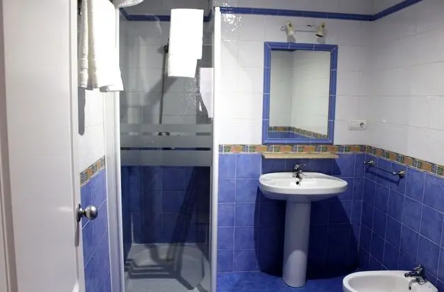 Tek Büyük Yataklı Oda, Ortak Banyo