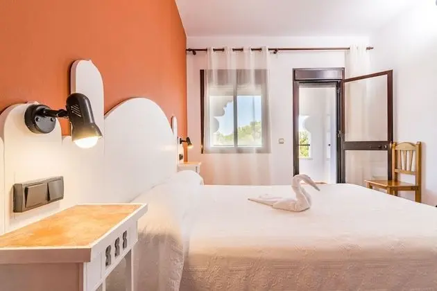 Tek Büyük Yataklı Oda, Havuz Manzaralı