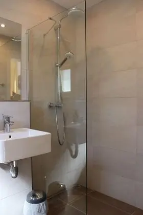 Üç Kişilik Oda, 1 Yatak Odası