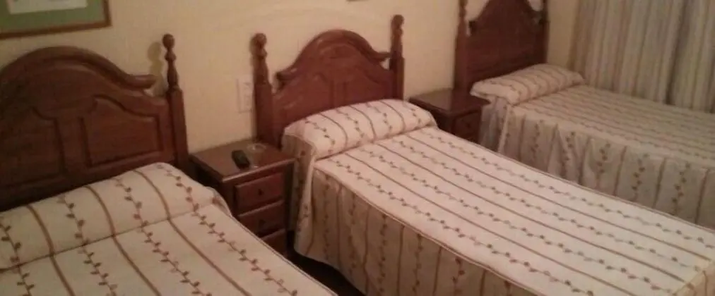 Üç Kişilik Oda