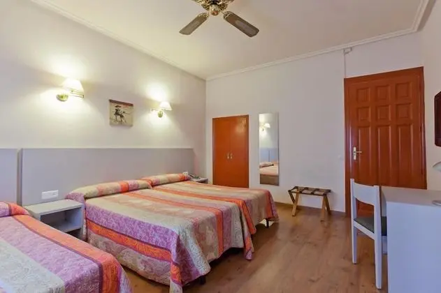 Üç Kişilik Oda