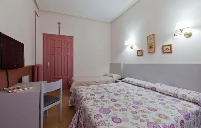 Üç Kişilik Oda